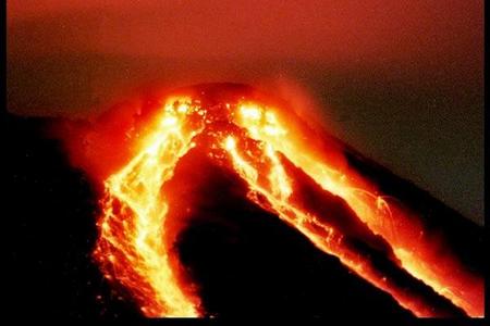 vulcao-entrando-em-erupção